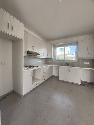 Image No.10-3 Bed House for sale