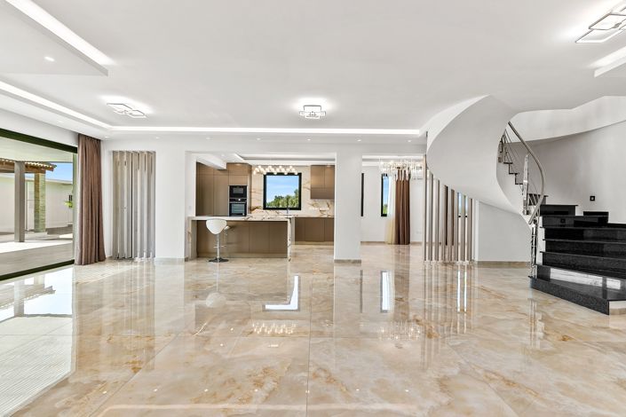 Image No.16-5 Bed House for sale