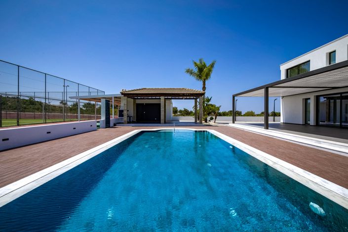 Image No.6-5 Bed House for sale