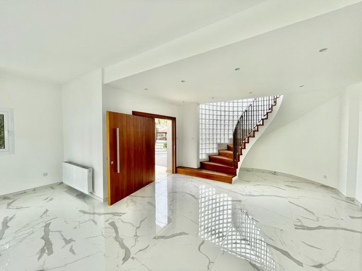 Image No.8-4 Bed House for sale