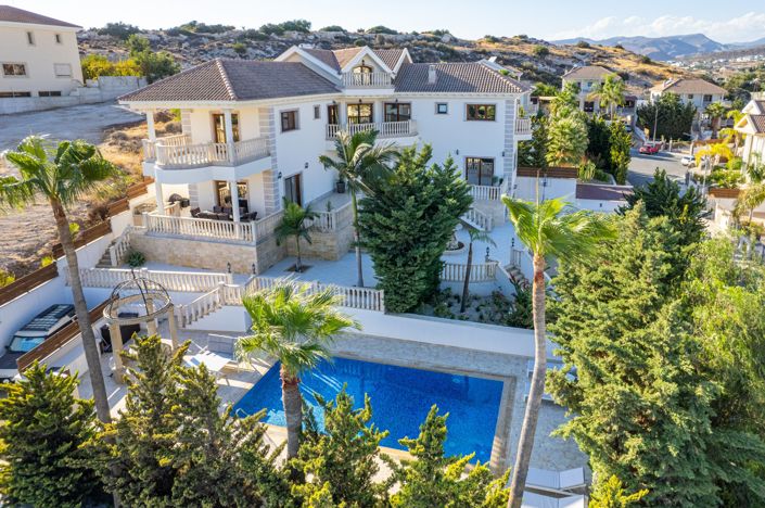 Image No.1-6 Bed Villa for sale