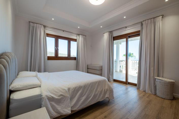 Image No.7-6 Bed Villa for sale