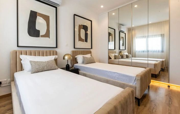 Image No.8-4 Bed House for sale