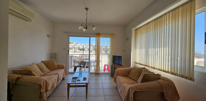 Image No.8-2 Bed House for sale