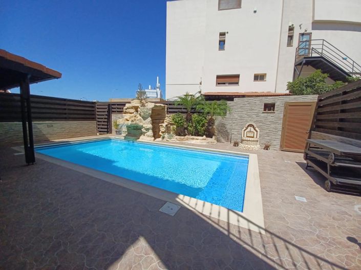 Image No.3-4 Bed House for sale