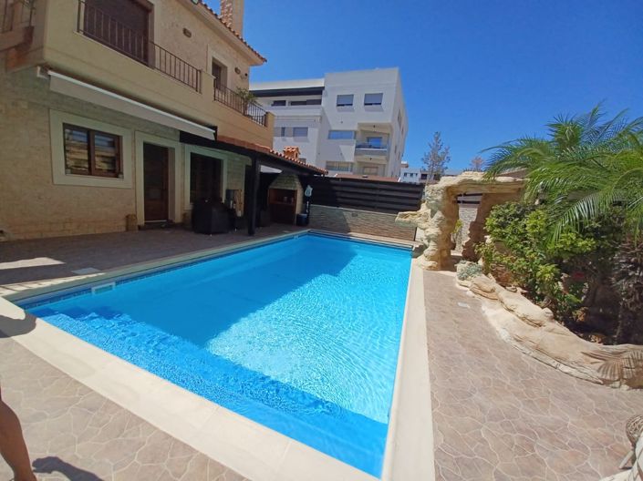 Image No.4-4 Bed House for sale