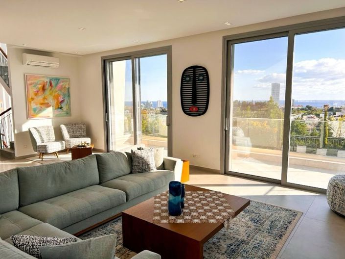 Image No.1-7 Bed Villa for sale