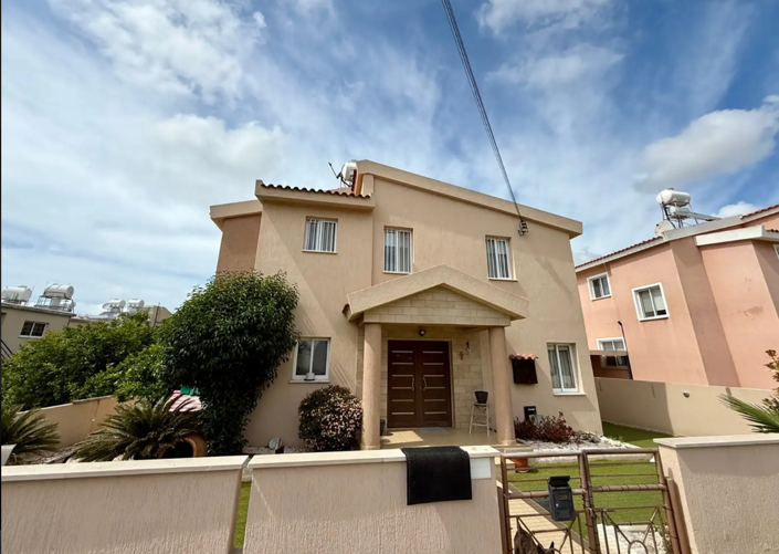 Image No.1-4 Bed House for sale