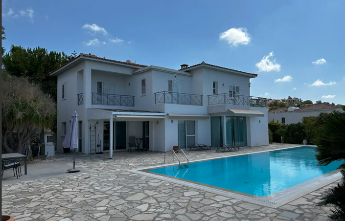 Image No.1-4 Bed House for sale