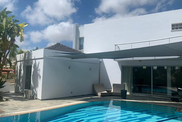 Image No.1-5 Bed House for sale