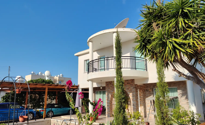 Image No.1-4 Bed House for sale