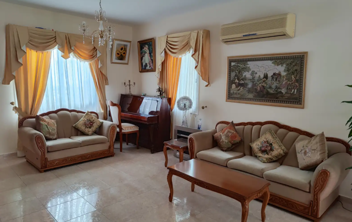 Image No.7-4 Bed House for sale