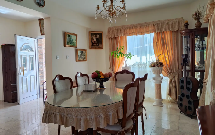 Image No.8-4 Bed House for sale