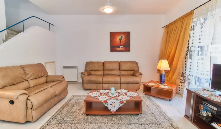 Image No.1-3 Bed House for sale