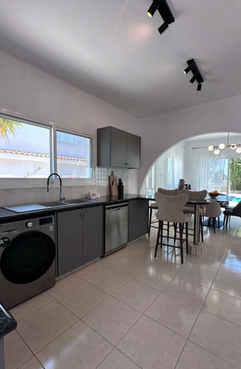 Image No.2-3 Bed Villa for sale