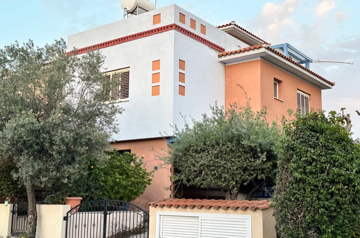 Image No.1-3 Bed House for sale