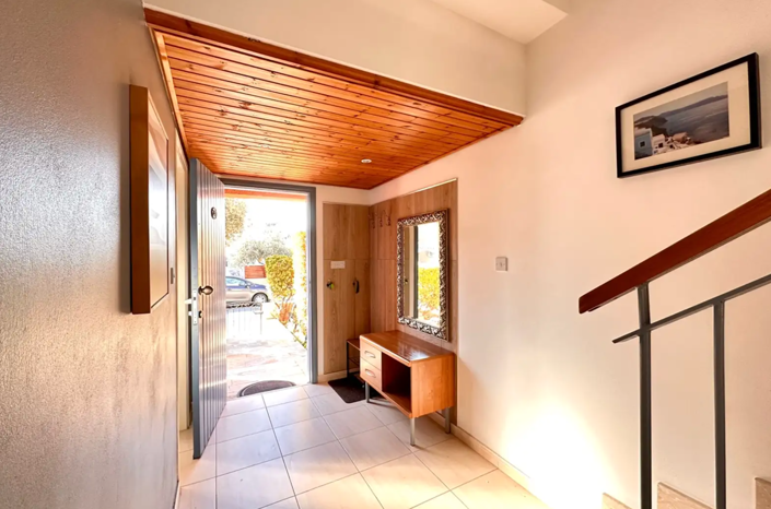 Image No.8-3 Bed House for sale