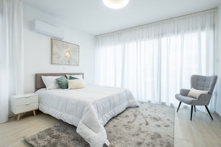 Image No.2-5 Bed House for sale