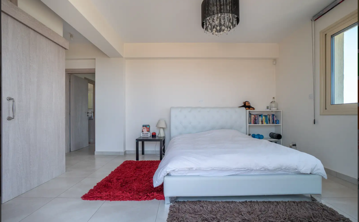 Image No.8-4 Bed House for sale