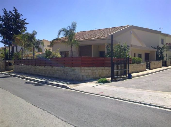 Image No.1-4 Bed Bungalow for sale