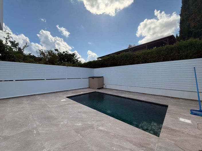 Image No.15-3 Bed House for sale