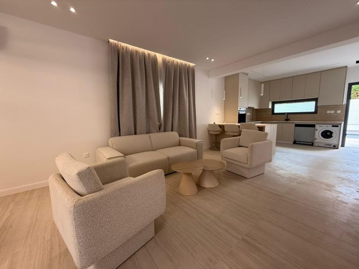 Image No.4-3 Bed House for sale