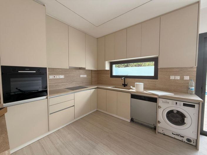 Image No.6-3 Bed House for sale