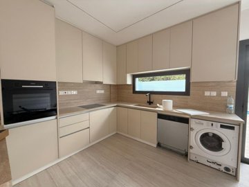 0d684acf-9dfb-4422-8f0b-74d4b368a3a4