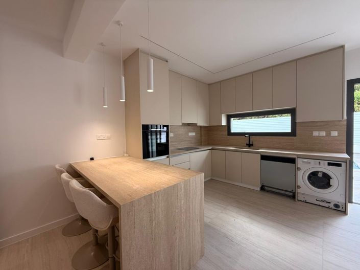 Image No.7-3 Bed House for sale