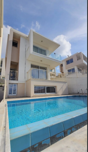 Image No.6-4 Bed House for sale