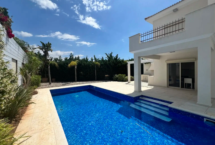 Image No.14-3 Bed House for sale