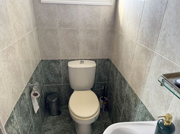 Image No.11-3 Bed House for sale