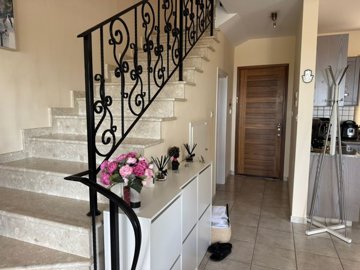 dfb93ab9-87f9-46b4-89ea-92d61a326c87