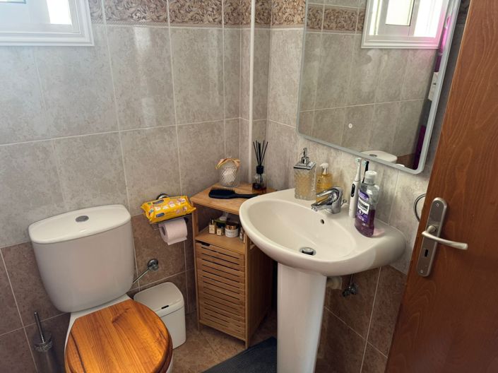 Image No.8-3 Bed House for sale