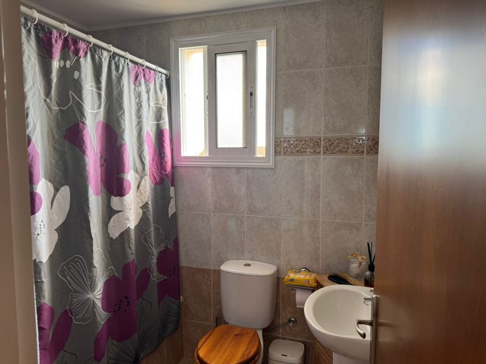 Image No.9-3 Bed House for sale