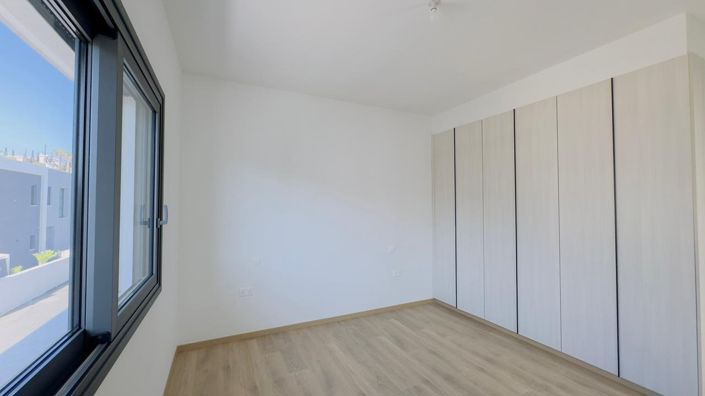 Image No.20-2 Bed House for sale