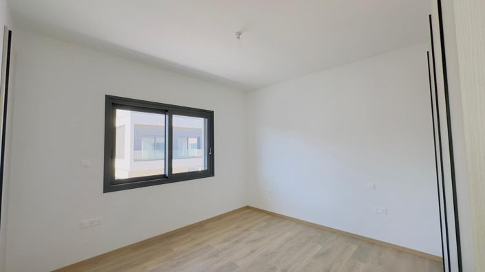 Image No.25-2 Bed House for sale