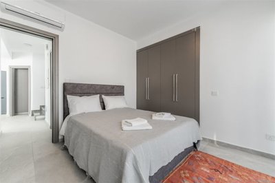 0e4c1e06-726a-4ef2-88f0-45f1b1b82362