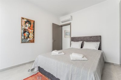 68a6108a-eebe-41cf-bc52-9d484ec45c03