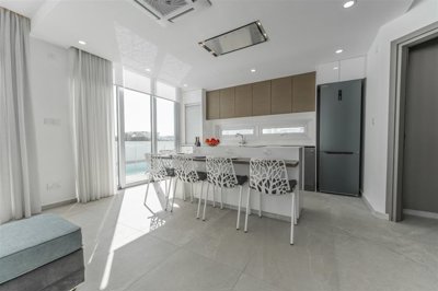 33926724-750b-4f49-940f-5e6fadc23219