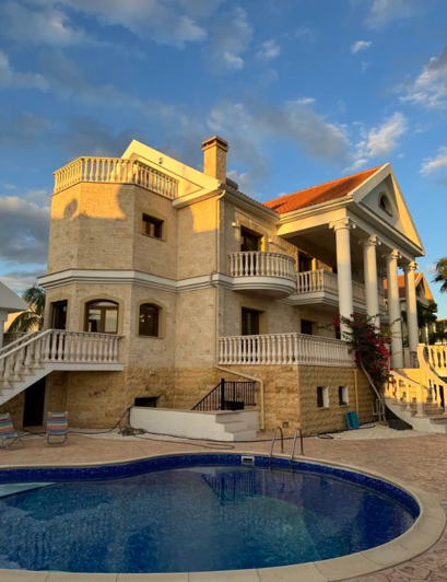 Image No.1-6 Bed House for sale