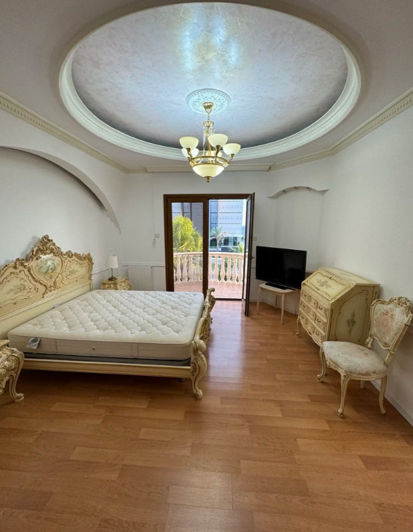 Image No.9-6 Bed House for sale
