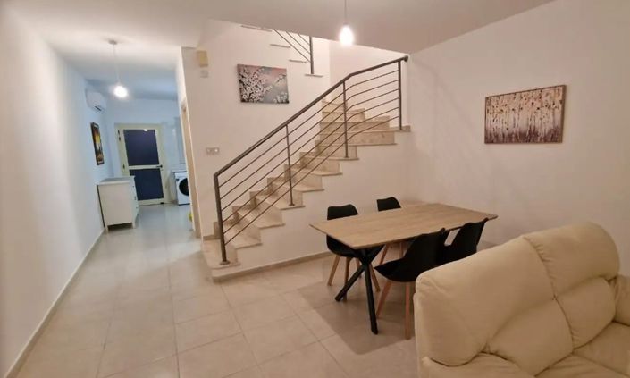 Image No.1-3 Bed House for sale