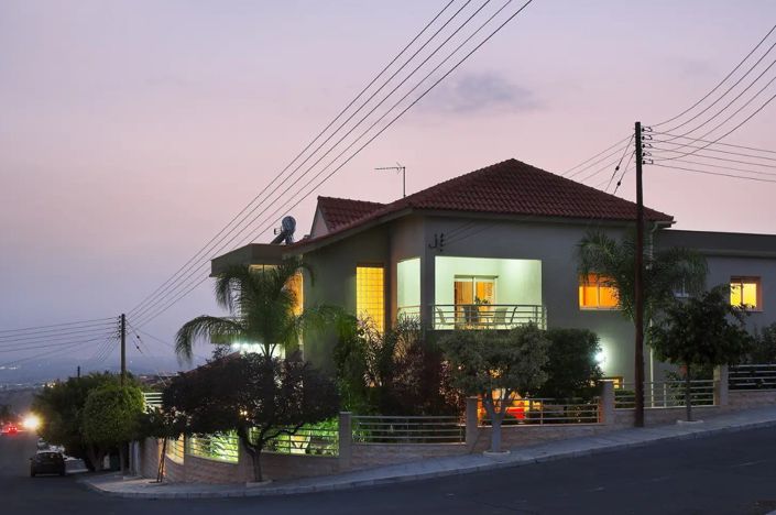 Image No.1-5 Bed House for sale