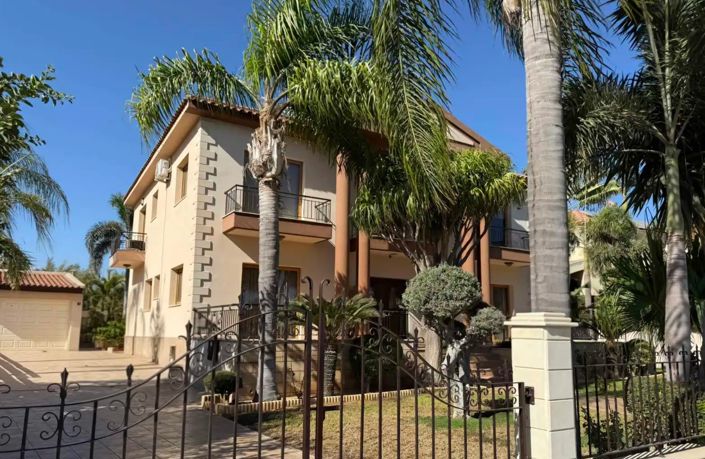 Image No.3-4 Bed House for sale