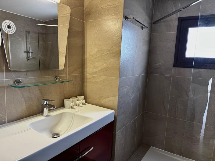 Image No.12-4 Bed House for sale