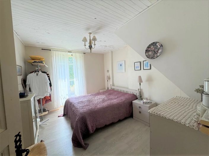 Image No.20-4 Bed House for sale