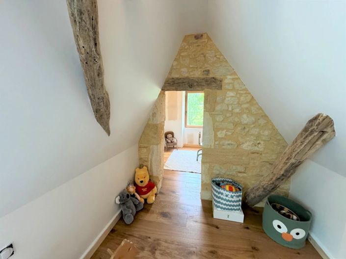 Image No.17-7 Bed House for sale