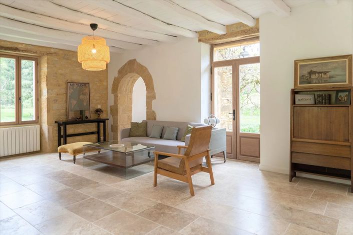 Image No.8-7 Bed House for sale