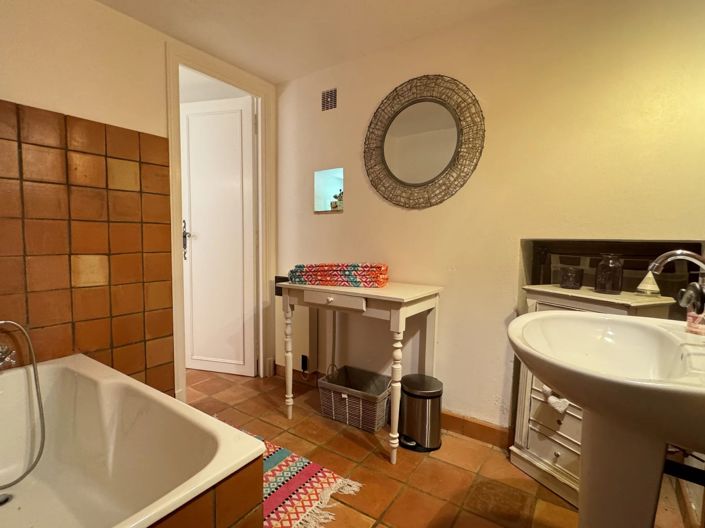 Image No.26-4 Bed House for sale